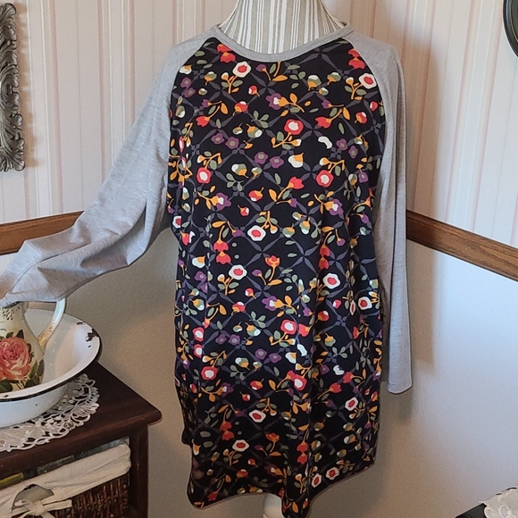 LuLaRoe Tops - LulaRoe top